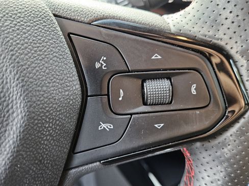 Used 2025 Chevrolet Trax RS w/ Driver Confidence Package image 28