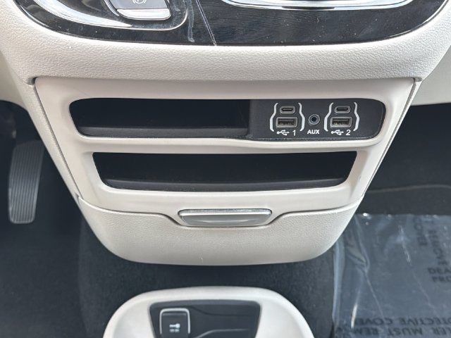Used 2024 Chrysler Pacifica Touring-L FWD image 21