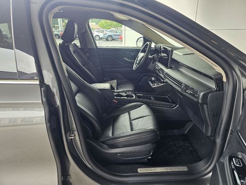 Used 2025 Lincoln Corsair AWD w/ Equipment Group 101A image 12