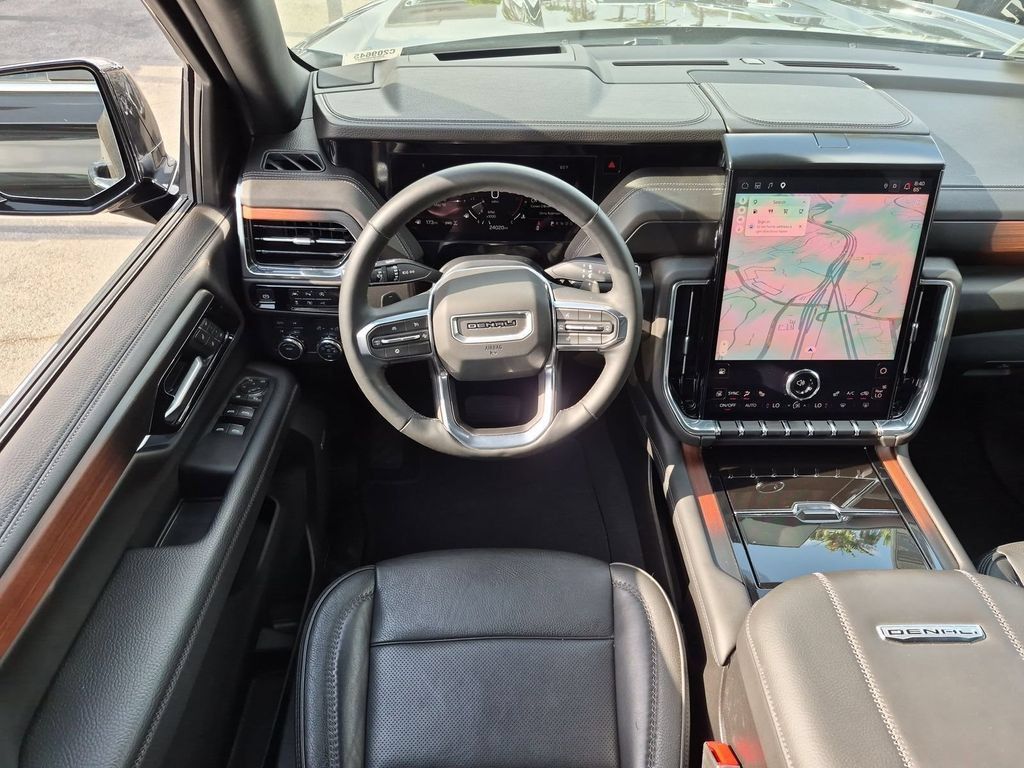 Used 2025 GMC Yukon Denali AWD/4WD image 13