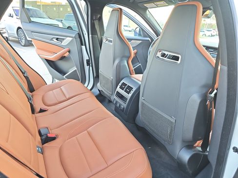 Used 2024 Jaguar F-PACE R-Dynamic S image 11