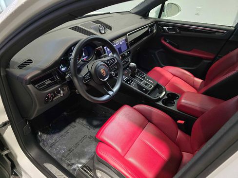 Used 2024 Porsche Macan AWD/4WD image 4