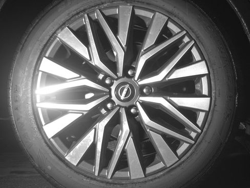 Used 2025 Nissan Altima 2.5 SV FWD image 15