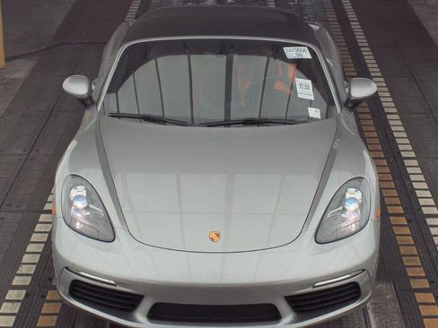 Used 2017 Porsche 718 Boxster S image 11