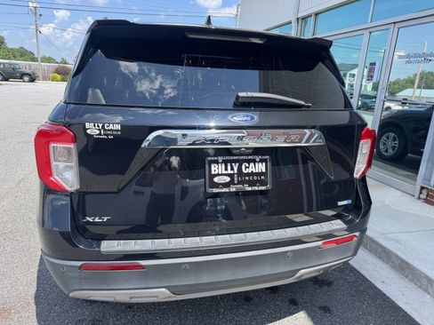 Used 2022 Ford Explorer XLT w/ Equipment Group 202A AWD/4WD image 3