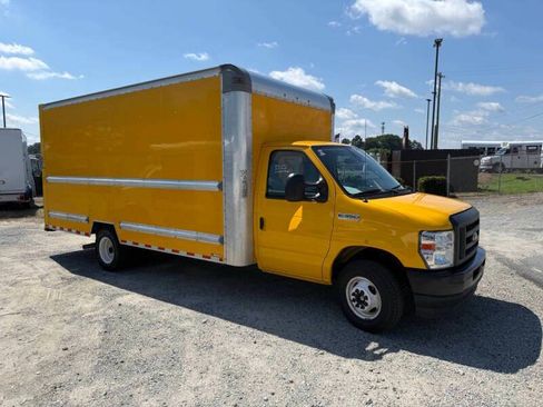 Used 2022 Ford E-350 and Econoline 350 Super Duty RWD image 2