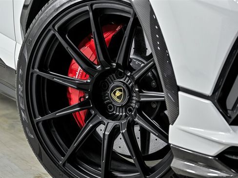 Used 2024 Lamborghini Urus Performante AWD/4WD image 3
