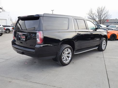 Used 2017 GMC Yukon XL SLE w/ SLE Value Package image 6