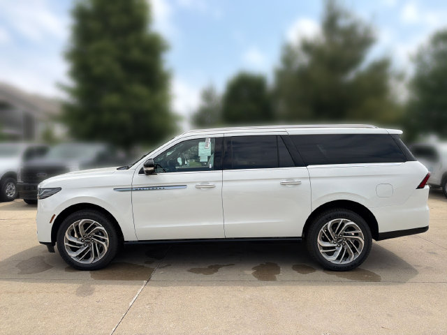 New 2026 Lincoln Navigator L Reserve AWD/4WD image 9