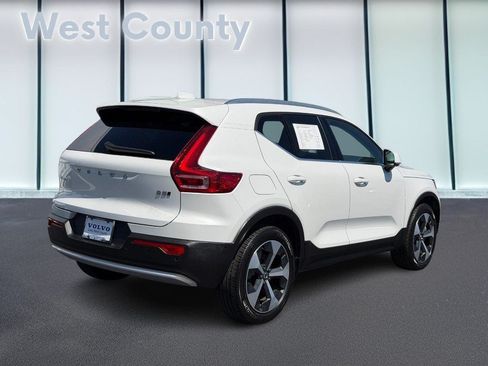 Certified 2025 Volvo XC40 B5 Plus AWD/4WD image 4
