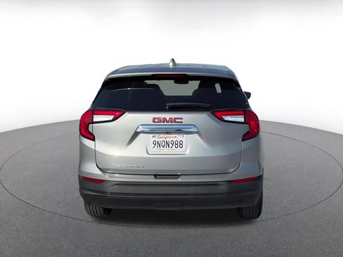 Used 2024 GMC Terrain SLE FWD image 12