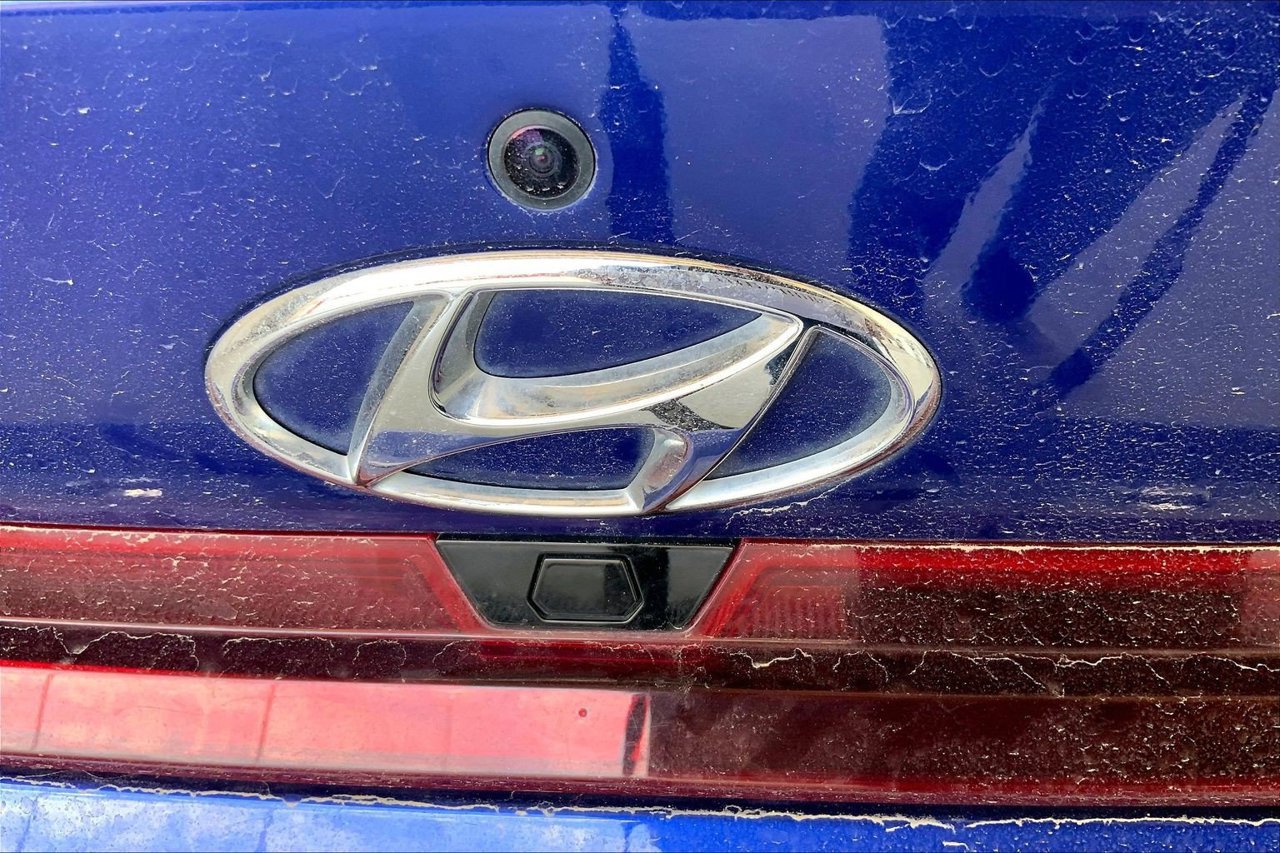 Used 2023 Hyundai Elantra SEL w/ Convenience Package FWD image 9