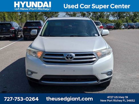 Used 2011 Toyota Highlander SE w/ Tow Pkg FWD image 8