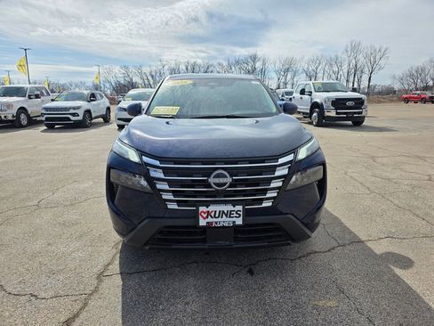 Used 2025 Nissan Rogue SV AWD/4WD image 2