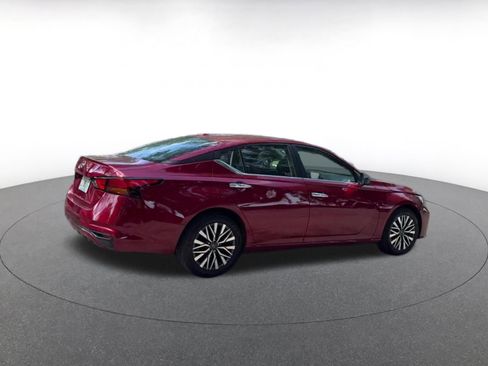 Used 2025 Nissan Altima 2.5 SV image 15