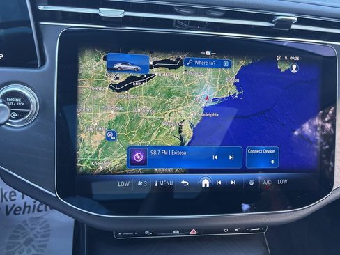 Used 2025 Mercedes-Benz E 350 4MATIC Sedan image 27