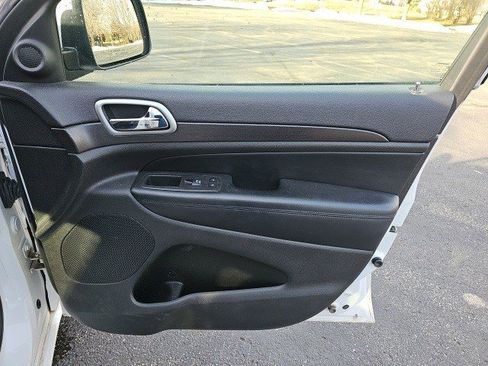 Used 2018 Jeep Grand Cherokee Altitude image 15