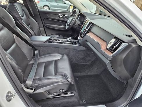Certified 2023 Volvo XC60 T8 Ultimate w/ Climate Package AWD/4WD image 21