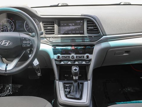 Used 2020 Hyundai Elantra SE FWD image 11