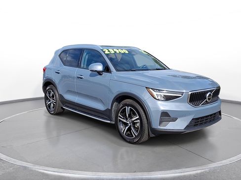 Used 2023 Volvo XC40 B5 Core AWD/4WD image 2