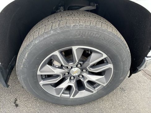 Used 2022 Chevrolet Silverado 1500 LT AWD/4WD image 9