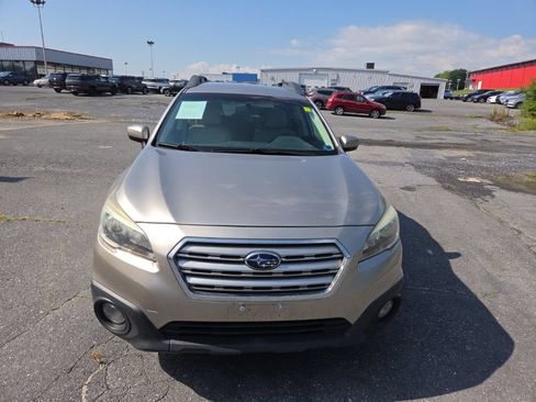 Used 2015 Subaru Outback 2.5i Premium AWD/4WD image 3