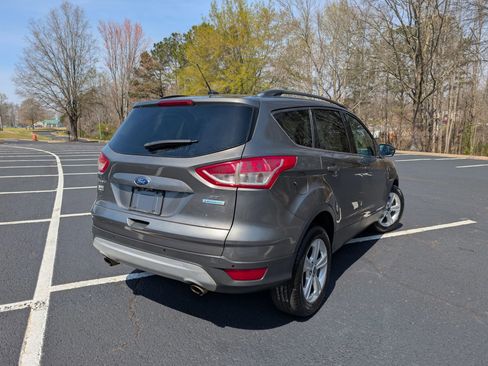 Used 2014 Ford Escape SE w/ Equipment Group 201A FWD image 3