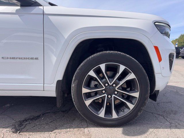 Used 2023 Jeep Grand Cherokee Overland w/ Luxury Tech Group IV AWD/4WD image 9