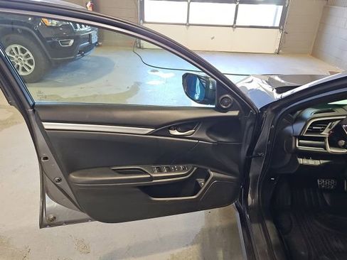 Used 2019 Honda Civic Sport image 6