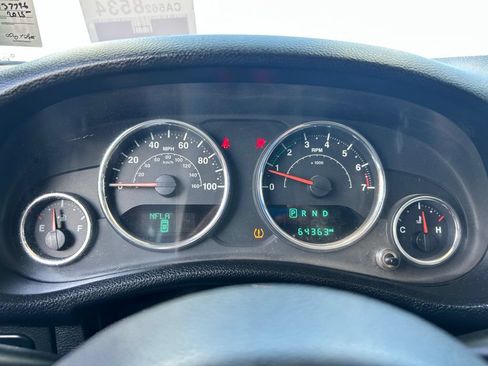 Used 2015 Jeep Wrangler Unlimited Rubicon w/ Connectivity Group AWD/4WD image 24