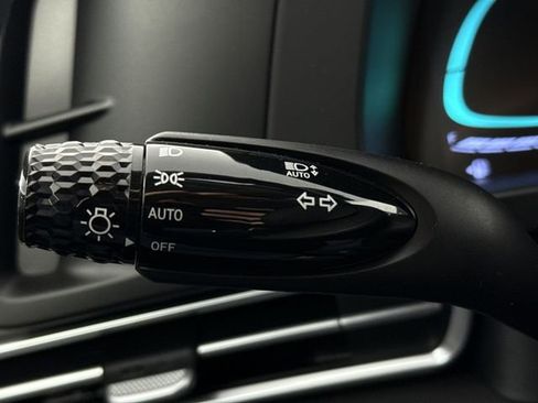Used 2025 Hyundai Elantra Hybrid FWD image 31