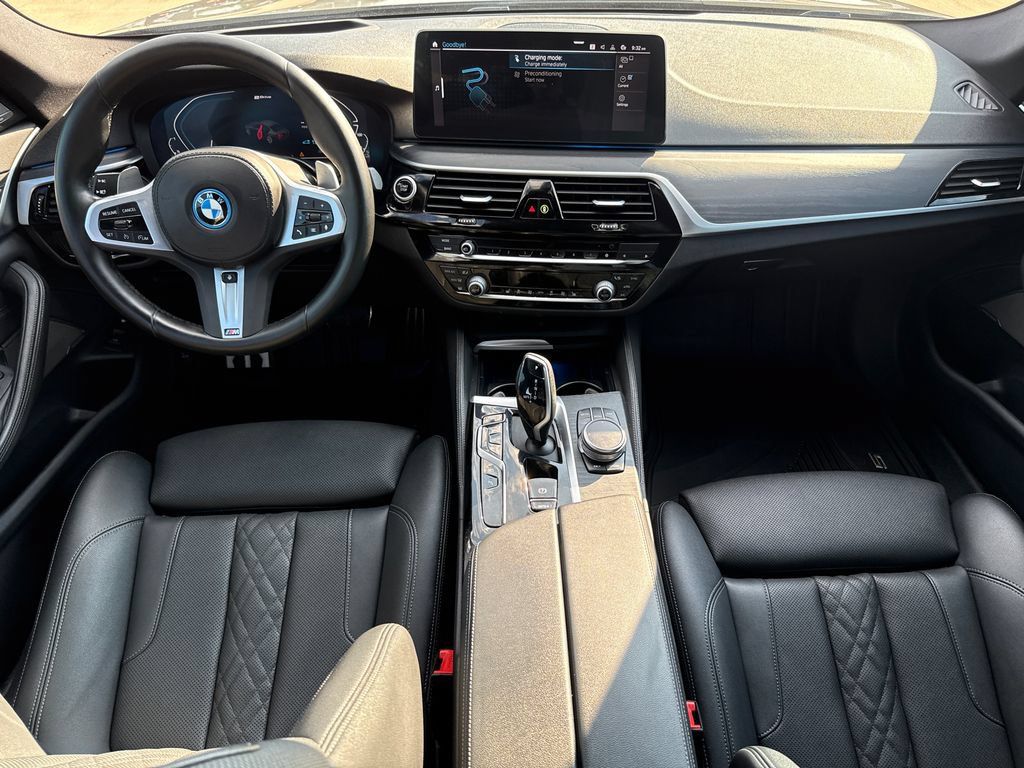 Used 2022 BMW 530e w/ Premium Package RWD image 12
