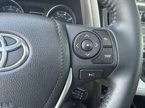 Used 2018 Toyota RAV4 XLE AWD/4WD image 32