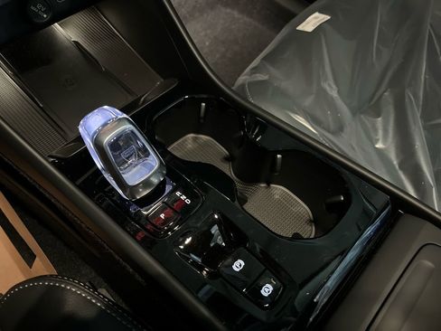 New 2026 Volvo XC40 B5 Ultra w/ Protection Package Premier AWD/4WD image 18