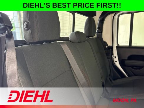 New 2026 Jeep Gladiator Rubicon w/ Steel Power Dome Hood Package AWD/4WD image 11