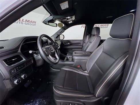 Used 2024 GMC Yukon XL SLT image 10