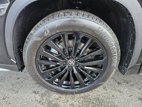 New 2025 Toyota Highlander XSE image 9