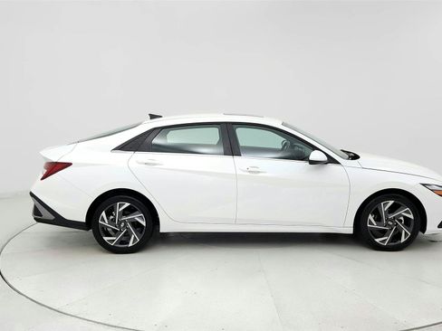 Used 2025 Hyundai Elantra SEL FWD image 6