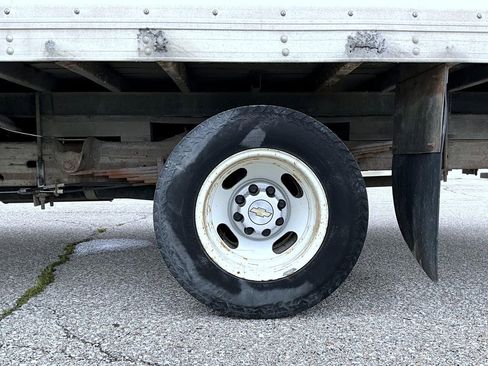 Used 2012 Chevrolet Express 4500 w/ RV Package image 22