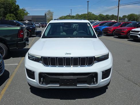 Used 2023 Jeep Grand Cherokee Overland w/ Luxury Tech Group IV AWD/4WD image 2