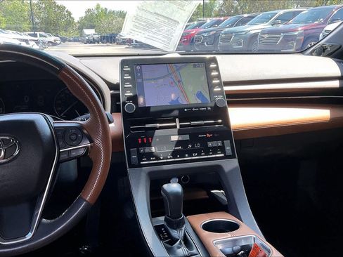 Used 2019 Toyota Avalon Limited FWD image 7