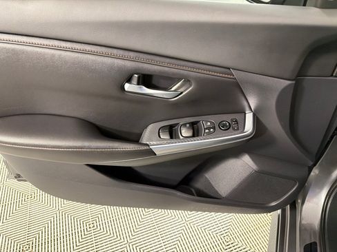 Used 2022 Nissan Sentra SR w/ Electronics Package FWD image 8