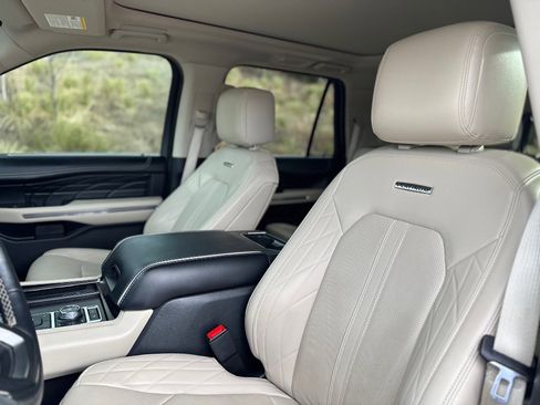 Used 2024 Ford Expedition Max Platinum image 11