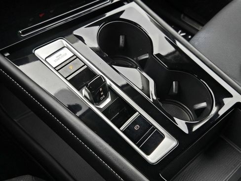 Used 2024 Volkswagen Atlas SE image 18