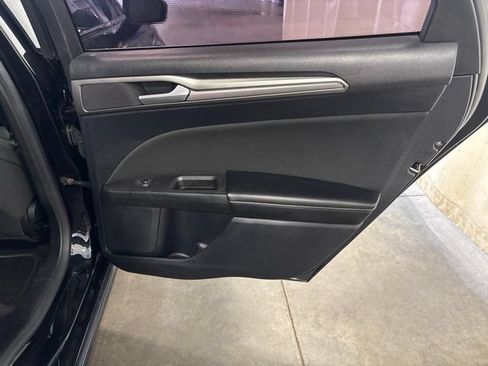 Used 2020 Ford Fusion SE FWD image 32