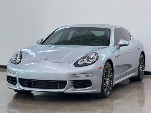 Used 2016 Porsche Panamera S image 3