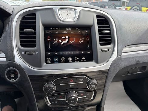 Used 2022 Chrysler 300 Touring image 15