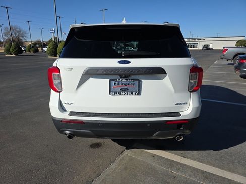 Used 2022 Ford Explorer XLT w/ Equipment Group 202A image 4