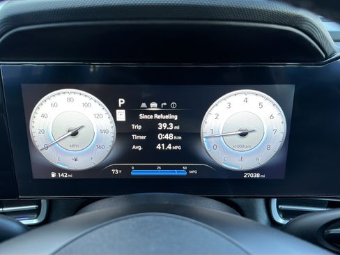 Used 2025 Hyundai Elantra Limited FWD image 17