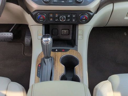 Used 2019 GMC Acadia Denali w/ Technology Package FWD image 19